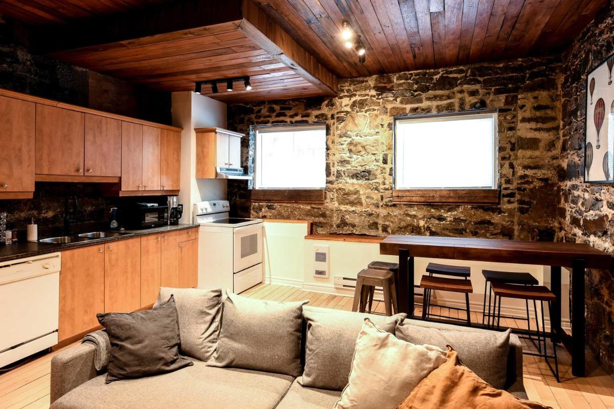 Large 3 Bed 2 Bath for 8 in Center of Golden Square Mile - Stanley House - Housity