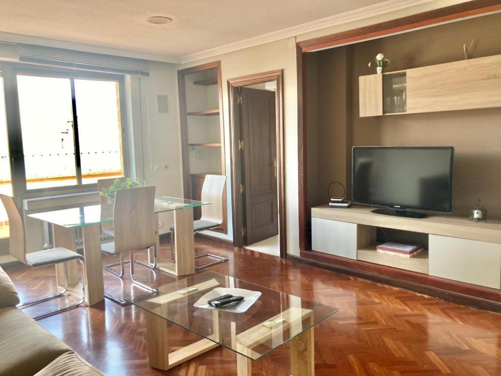 Apartamentos Azafranal-PARKING GRATIS- - Hizvo