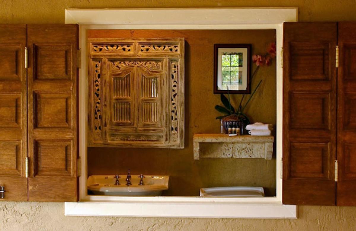 A Stone's Throw Away - Housity