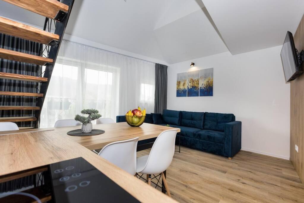Royal Blue Apartment - Housity