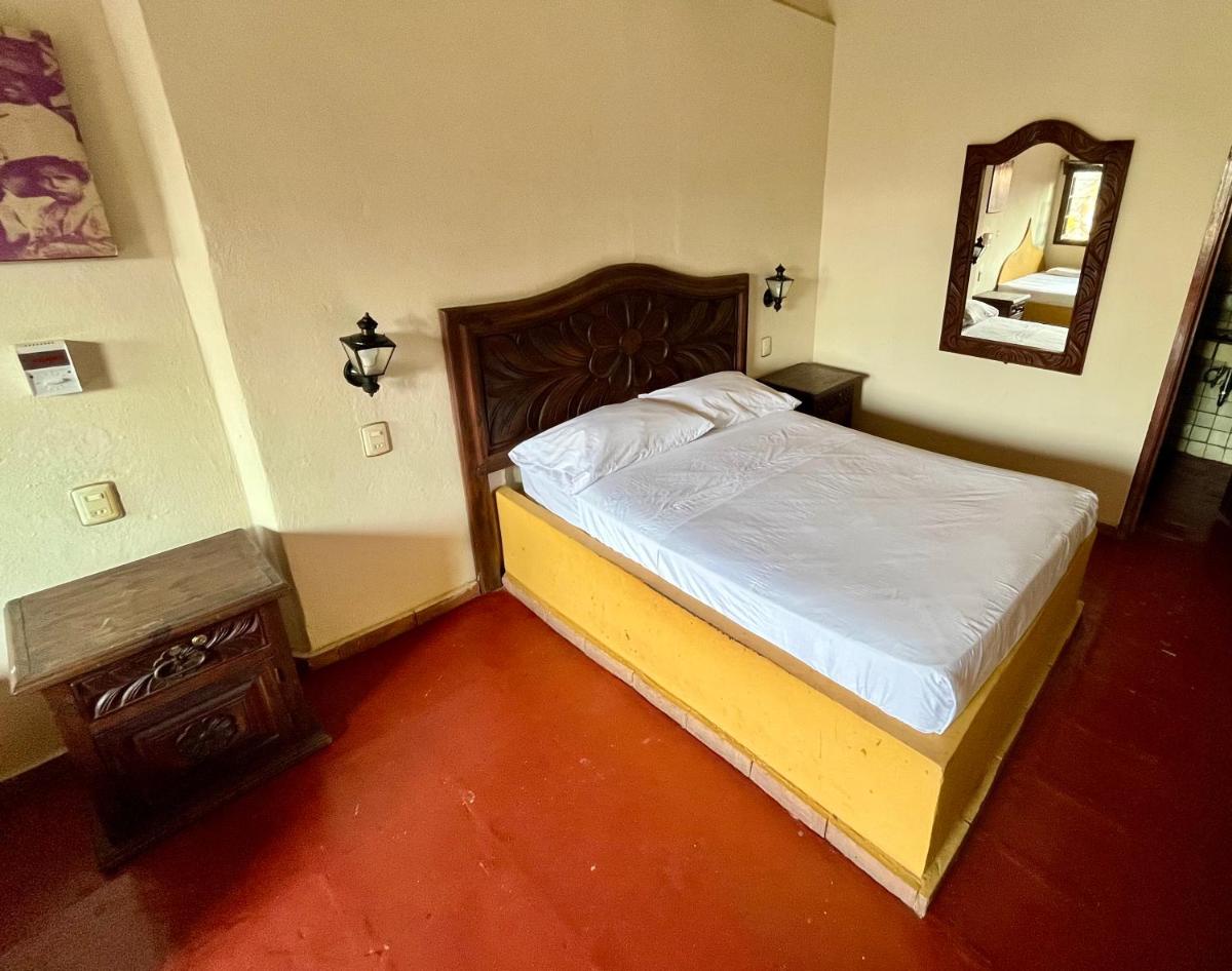 Hotel Rancho Escondito - Housity
