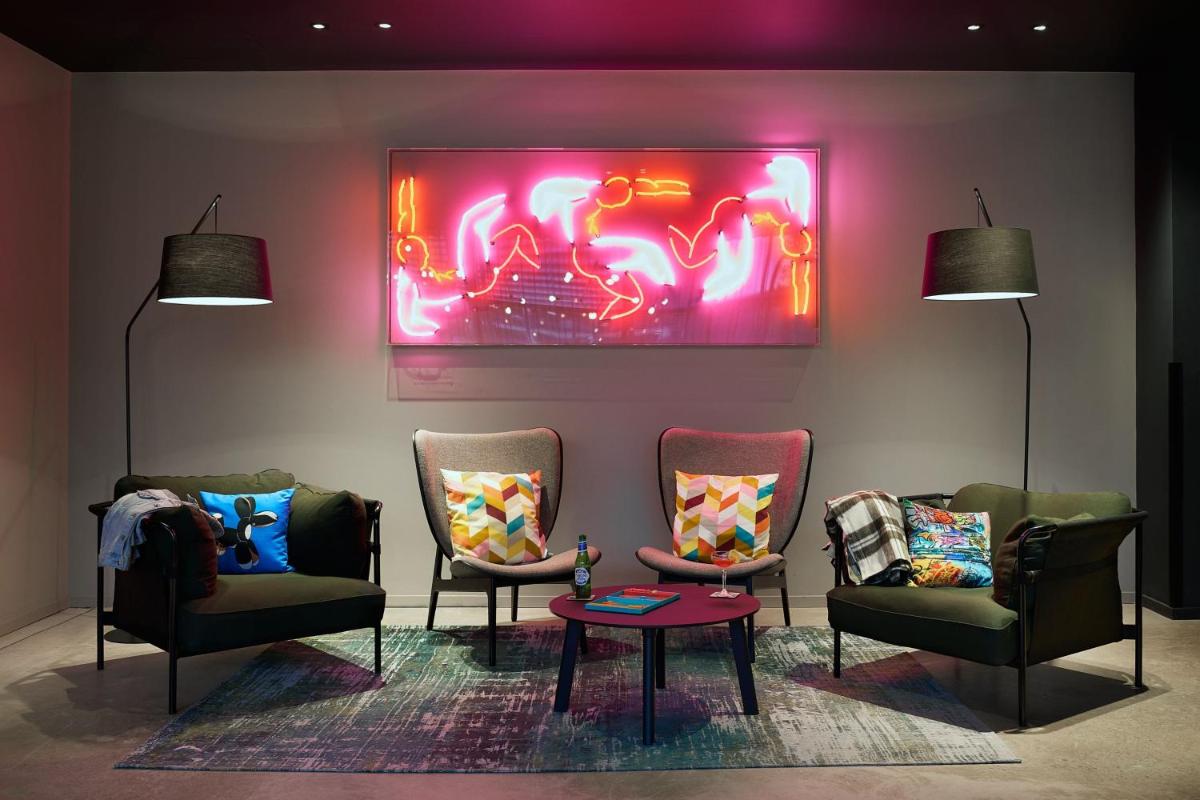 Moxy Bristol - Housity