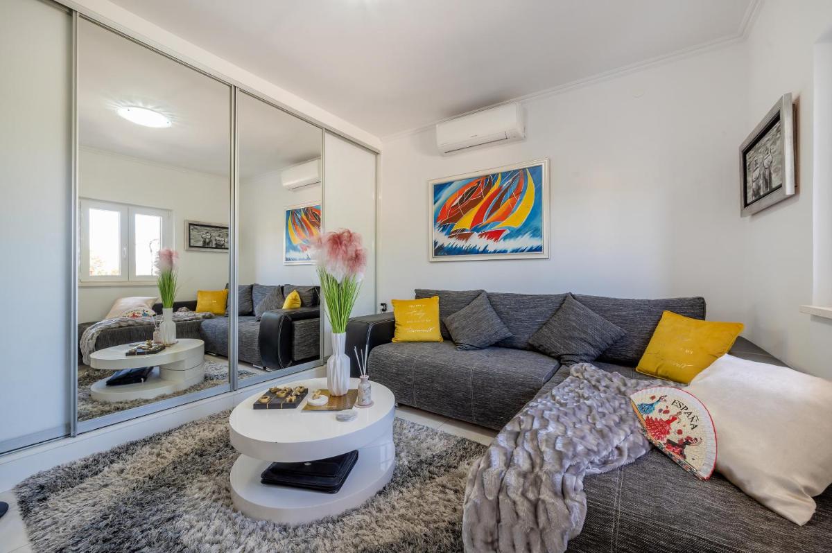 Uniquely designed Villa Ivana with outdoor Jacuzzi nearby the pebble Banje beach at the Island of Solta - Housity