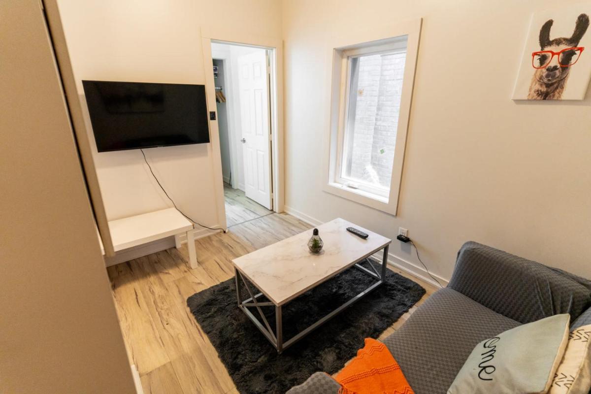 Modern 1 Bedroom apartment with in-suite laundry - Housity