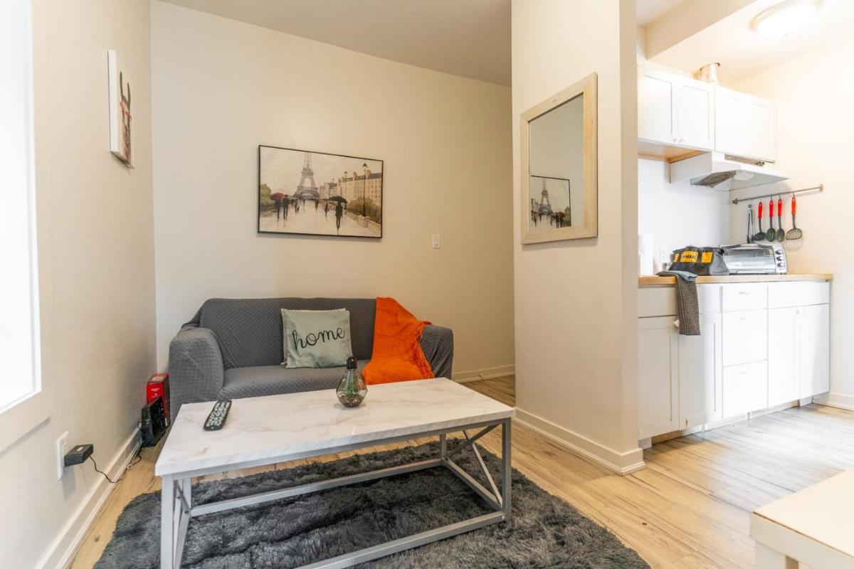 Modern 1 Bedroom apartment with in-suite laundry - Housity