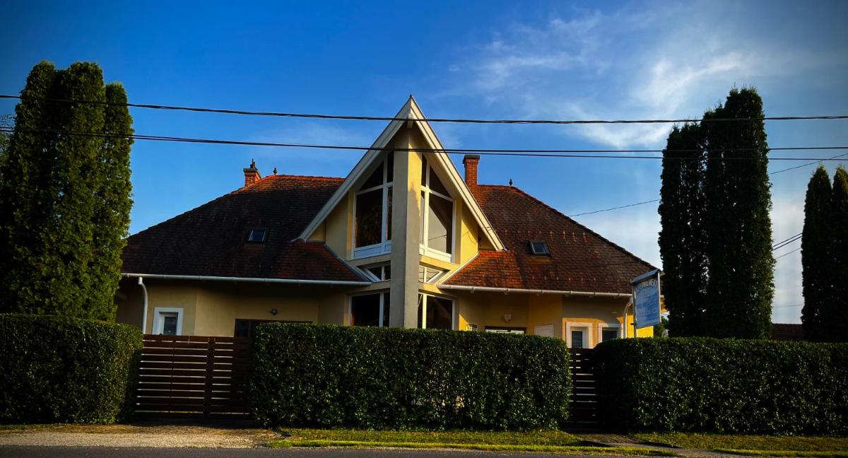 Mol-Ker-Vill Apartment - Housity