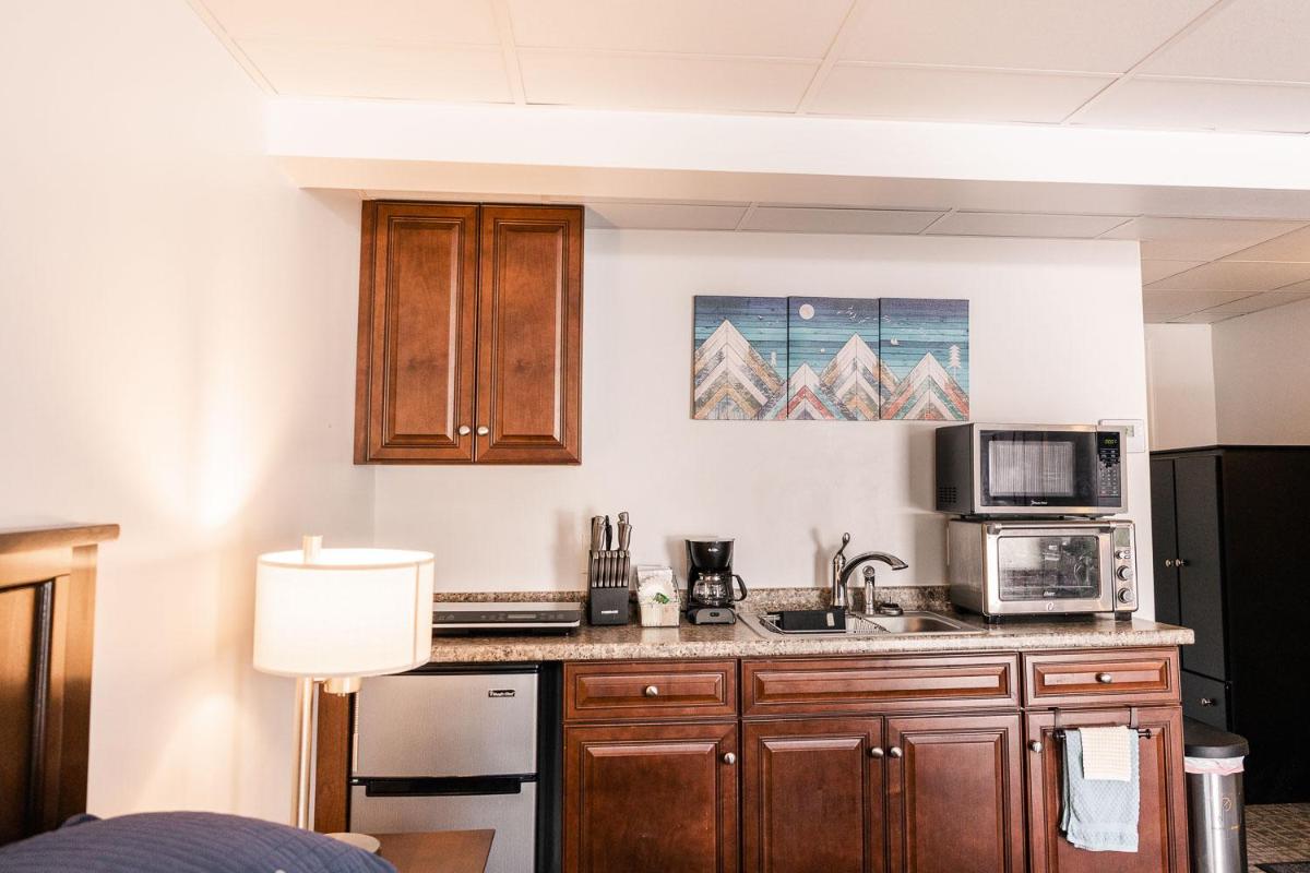 Alaska Frontier Inn - Housity