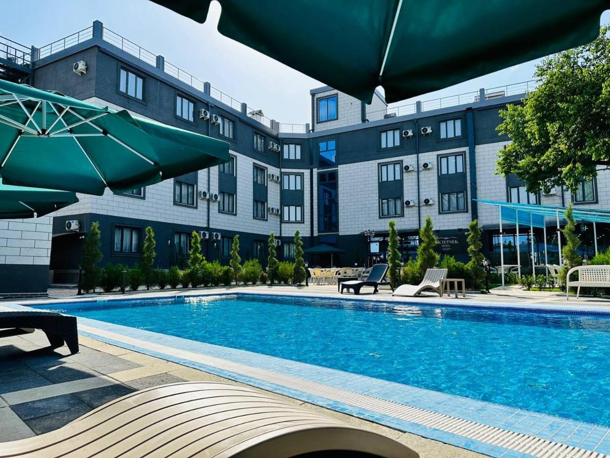 RICH PARK HOTEL - Housity
