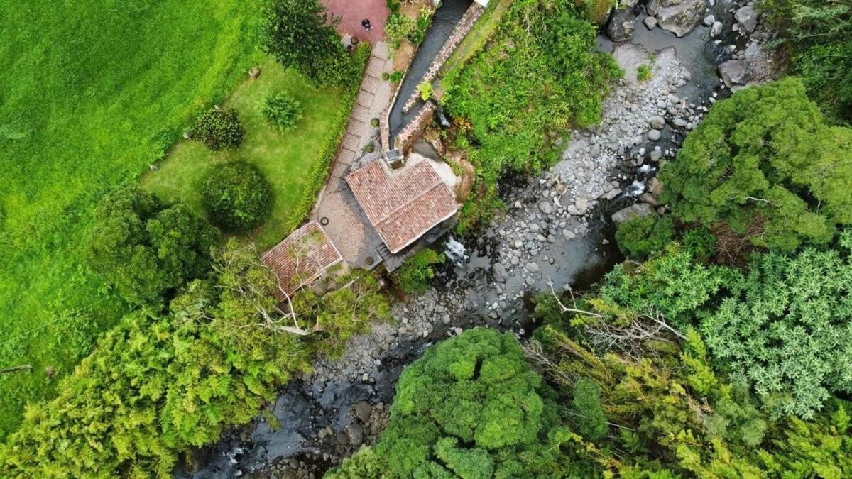 Ribeira do Guilherme - Watermill house Botanic Garden - Housity