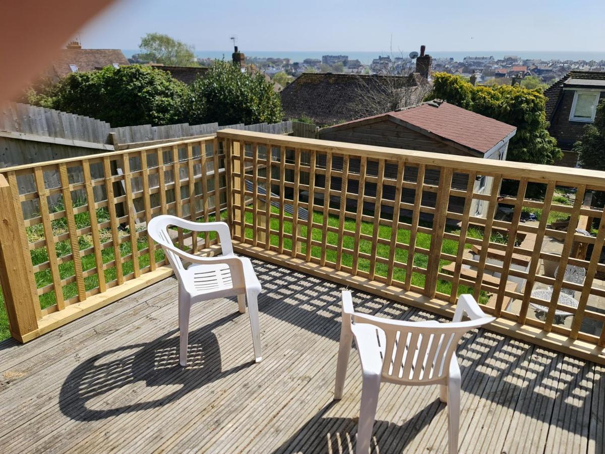 Secret Hythe, Sea views Town location 2km Eurotunnel - Housity