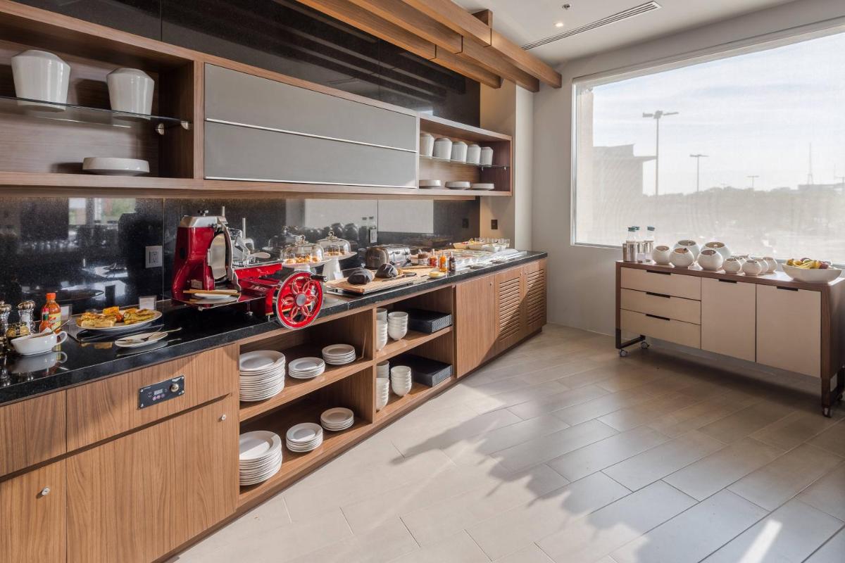 AC Hotel by Marriott Guadalajara Expo - Housity