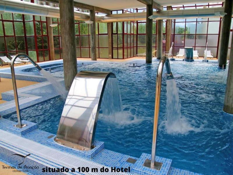 A piscina em ou perto de Hotel Bienestar Termas de Moncao