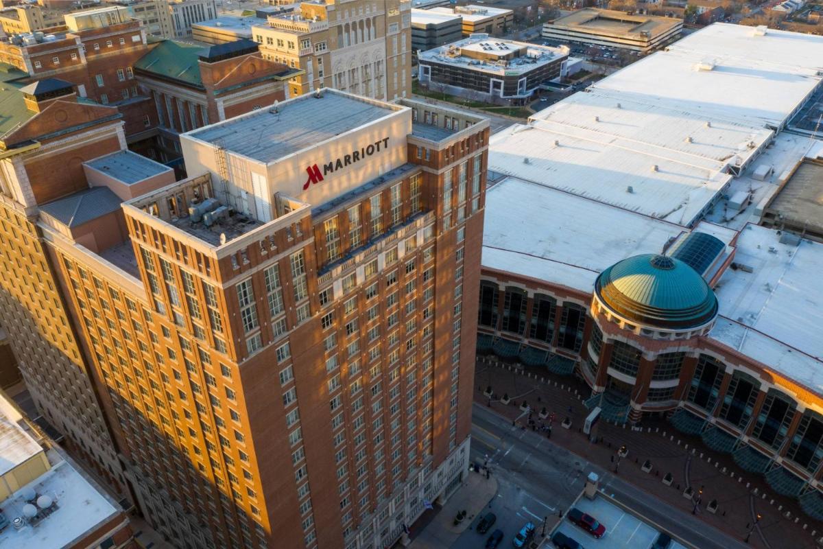 Marriott St. Louis Grand - Housity