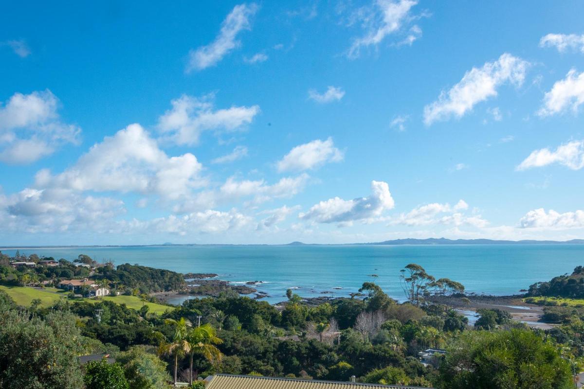 Luxury Lookout - Cable Bay Holiday Home - Housity