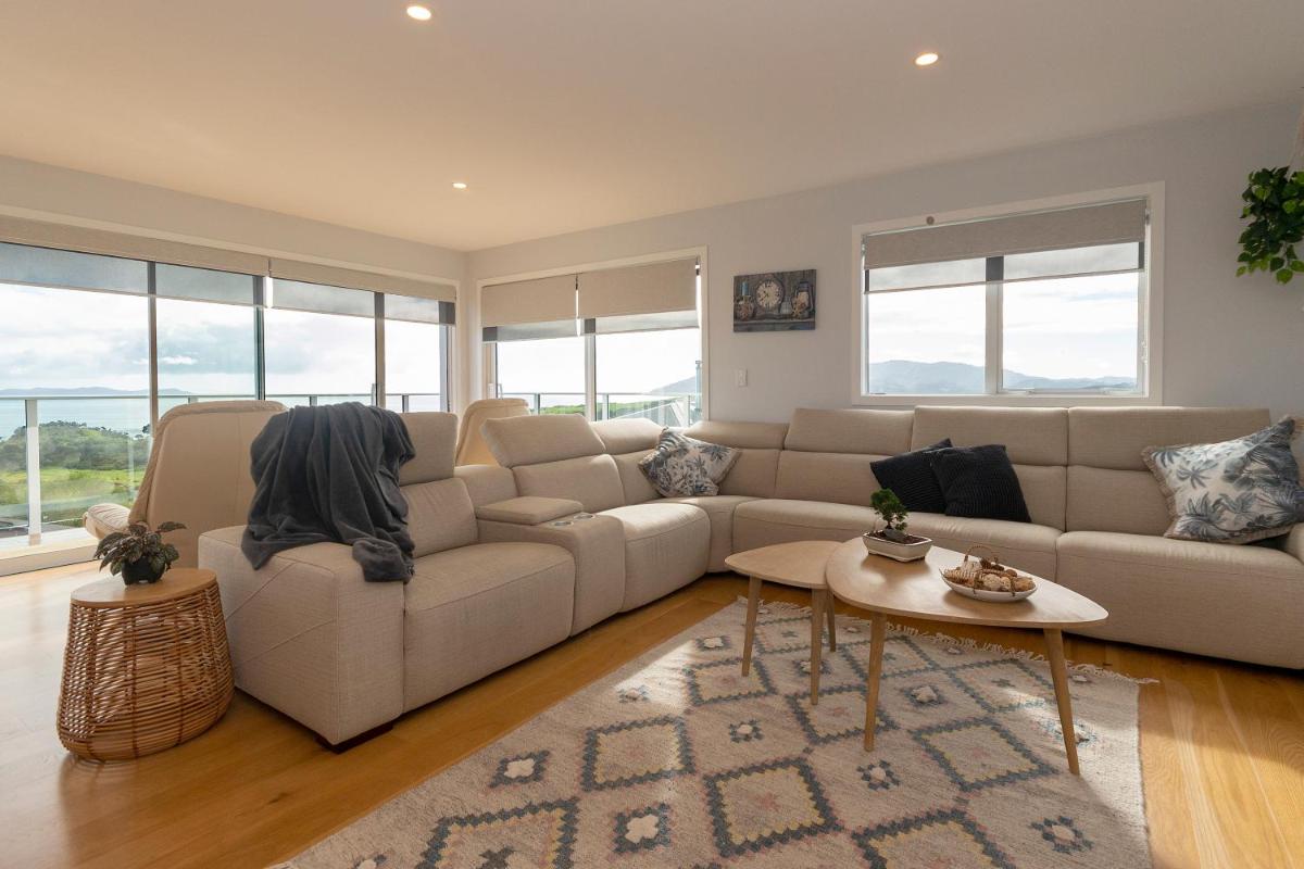 Luxury Lookout - Cable Bay Holiday Home - Housity