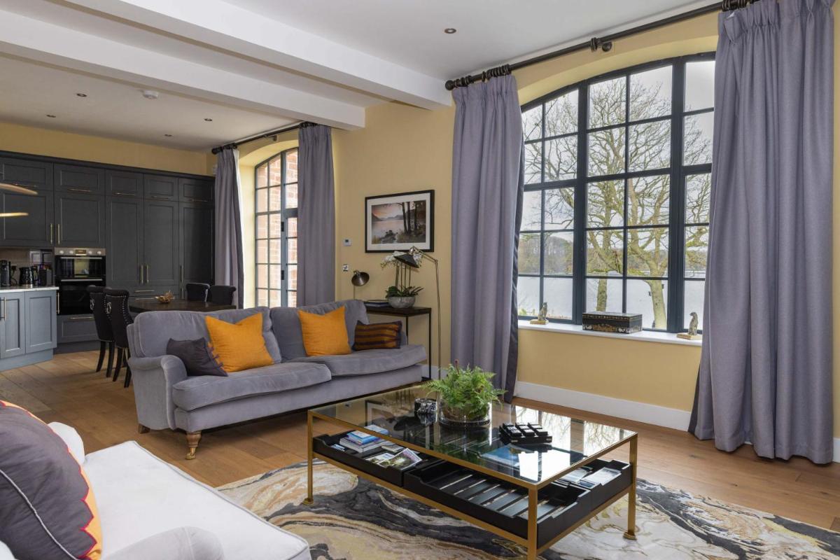 Tarn End Cottage with view to Talkin Tarn, near Lake District - Housity