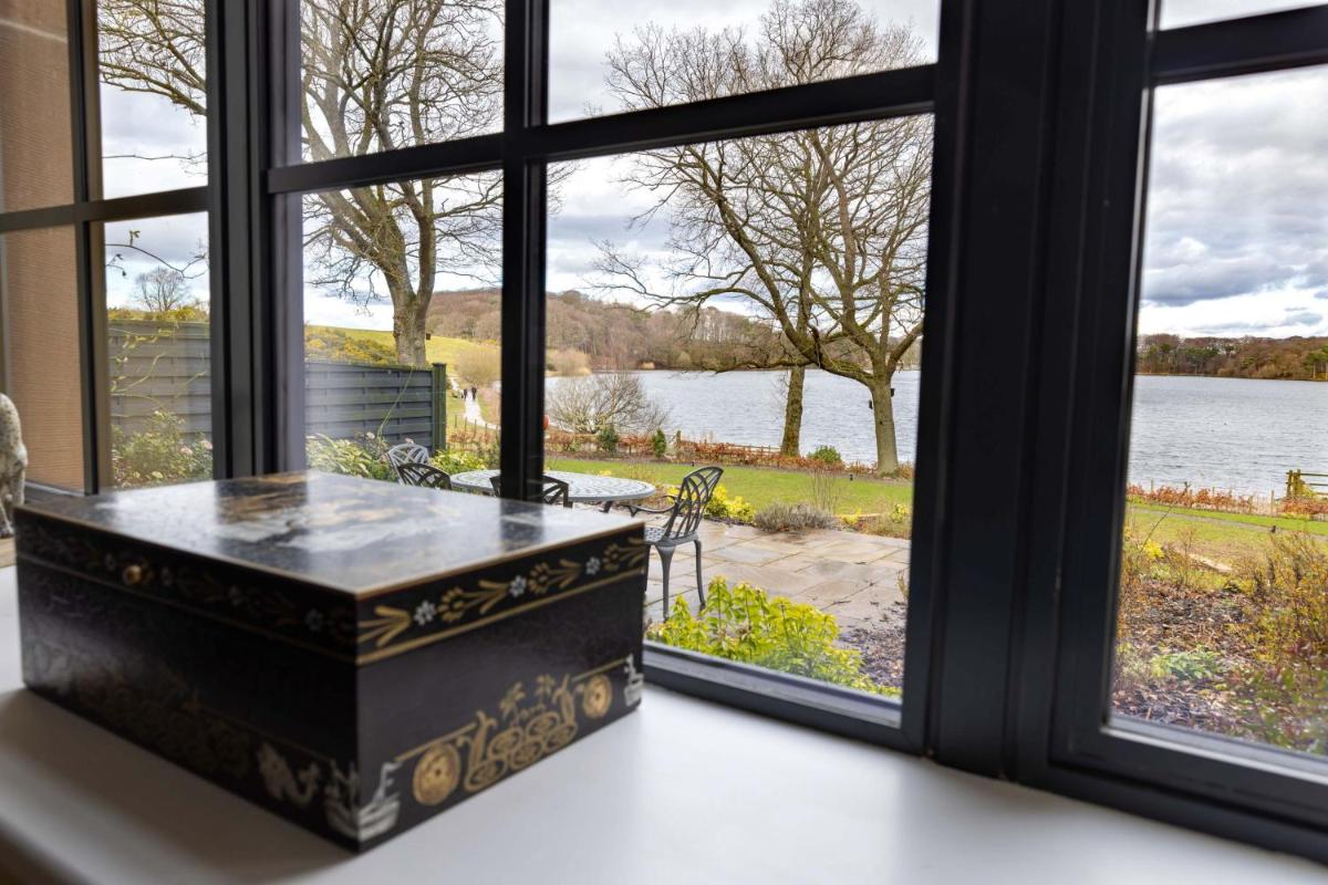 Tarn End Cottage with view to Talkin Tarn, near Lake District - Housity