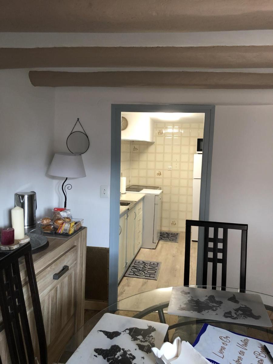 Very nice village house in the ramparts of Montblanc. - Housity