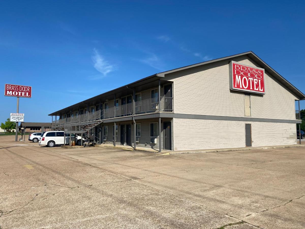 Brass Door Motel - Housity