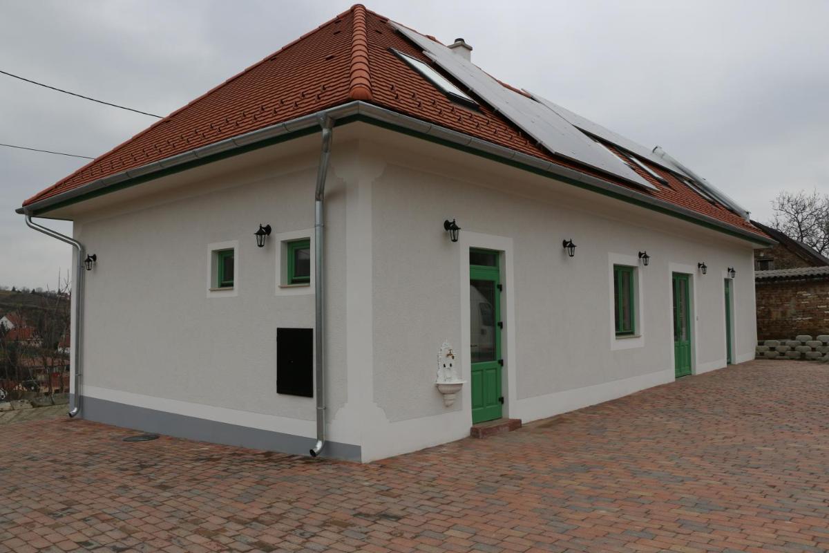 Fogadó a Patkolókovácshoz Vendégház Szekszárd - Housity