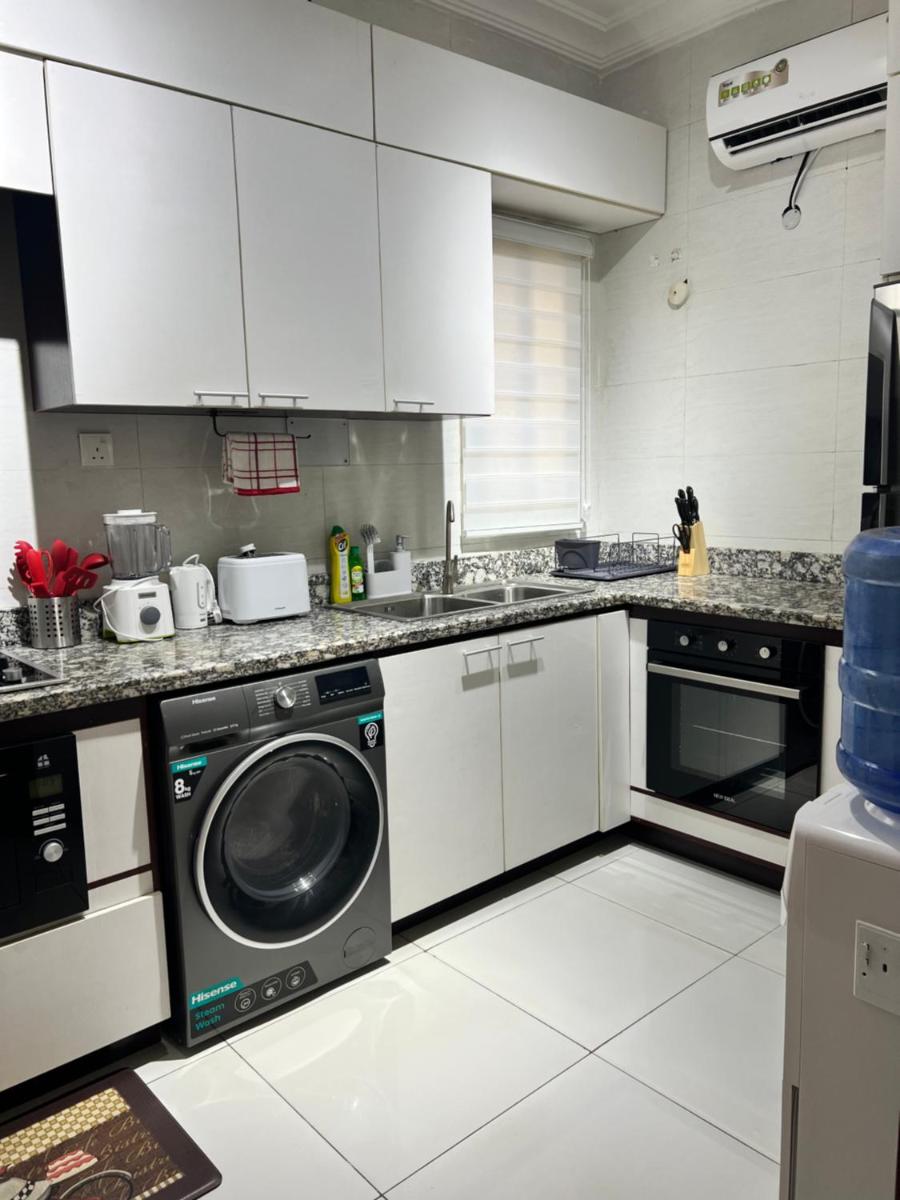 Well secured 2 bedroom all en-suite apartment in Lekki Phase 1 - Housity