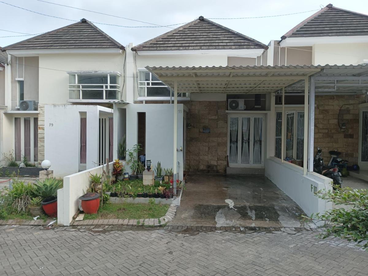 VIKA Villa Kayana Kota Batu - Housity