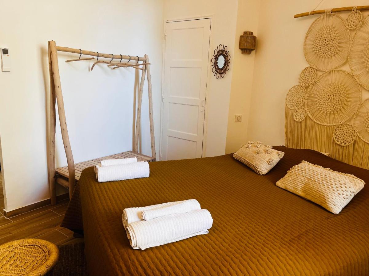 Cassis, charmant appart en face de la plage. - Housity