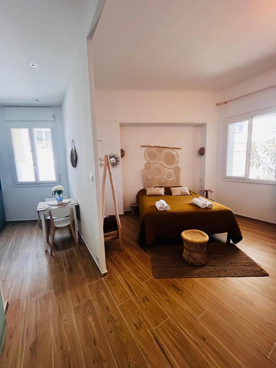 Cassis, charmant appart en face de la plage. - Housity