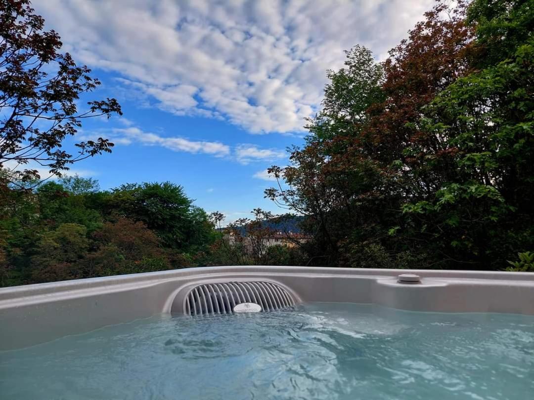 La Casa Rosa di Segusino with SPA Jacuzzi in garden - Housity