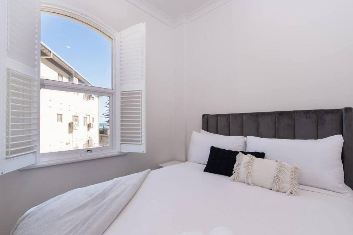 Largs Oasis, Beach & Jetty views - Free wine - Housity