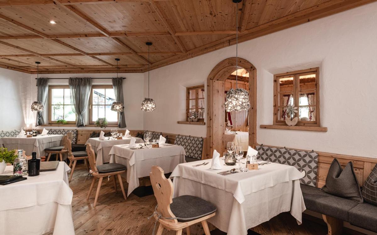 Hotel Kassian - Housity