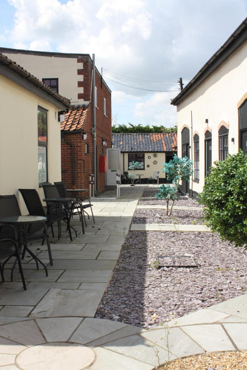 Watton Vibe Hotel - Housity