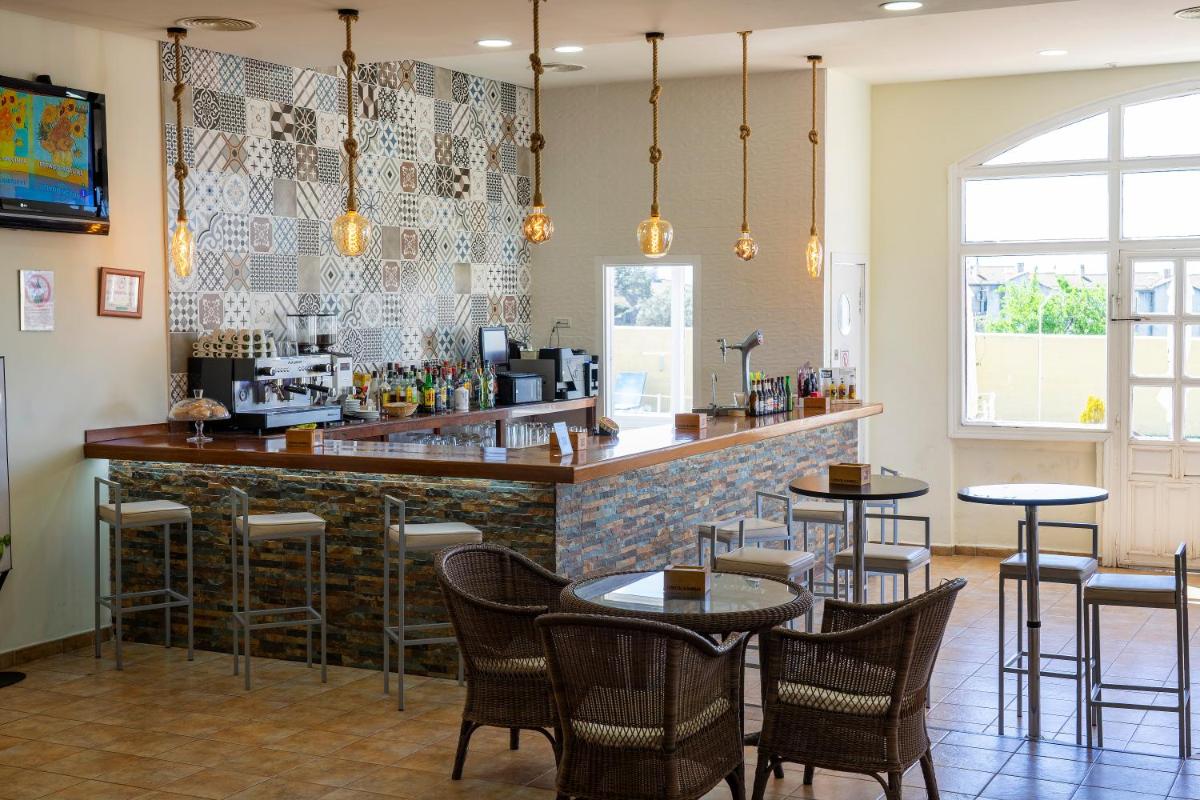 Hotel Los Barruecos by Croma - Housity