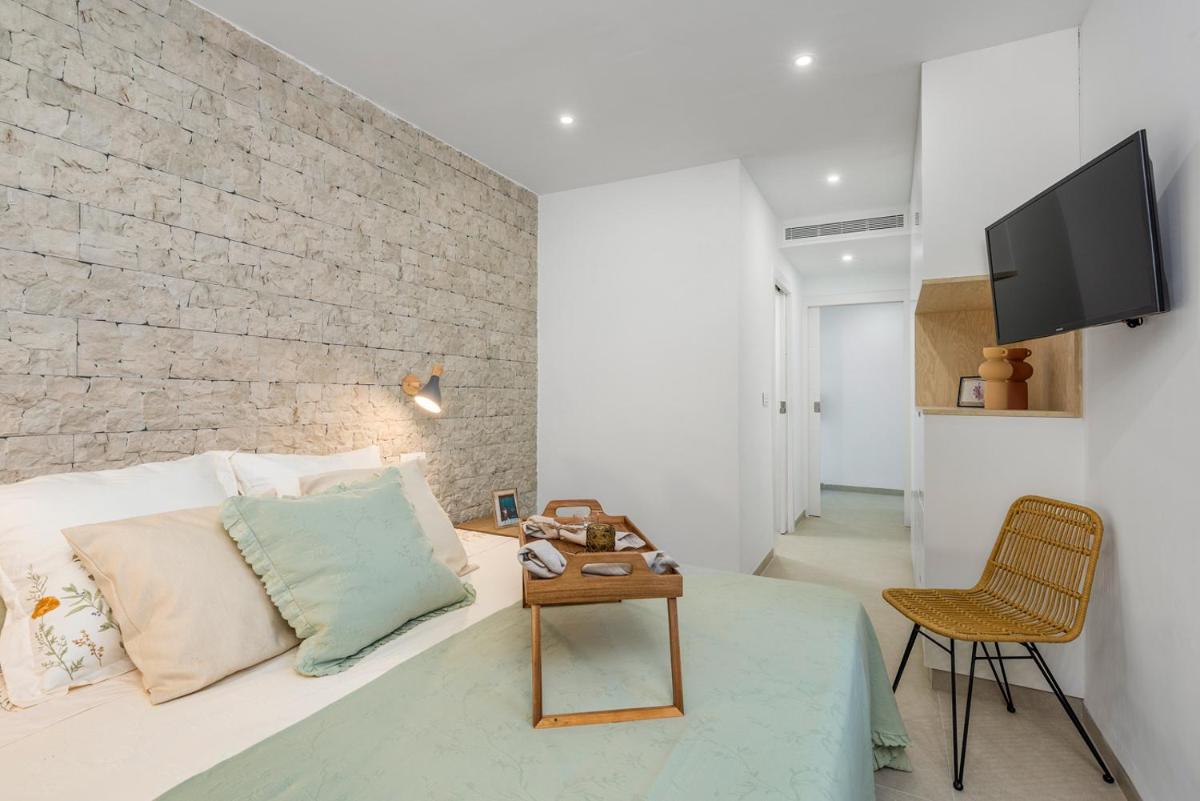 Suitetrails - Spacious beach apartment Lo Pagan
