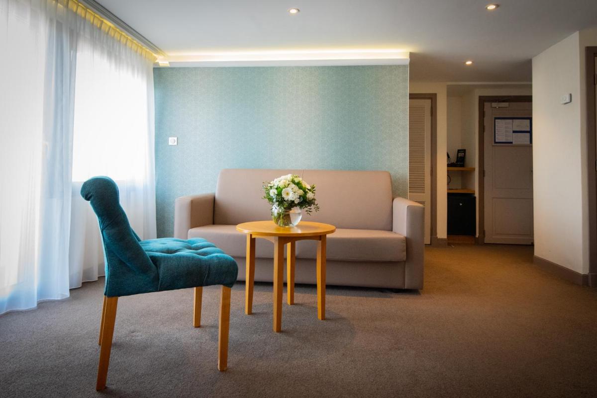 Coin salon dans l'établissement Splendid Hotel & Spa Nice