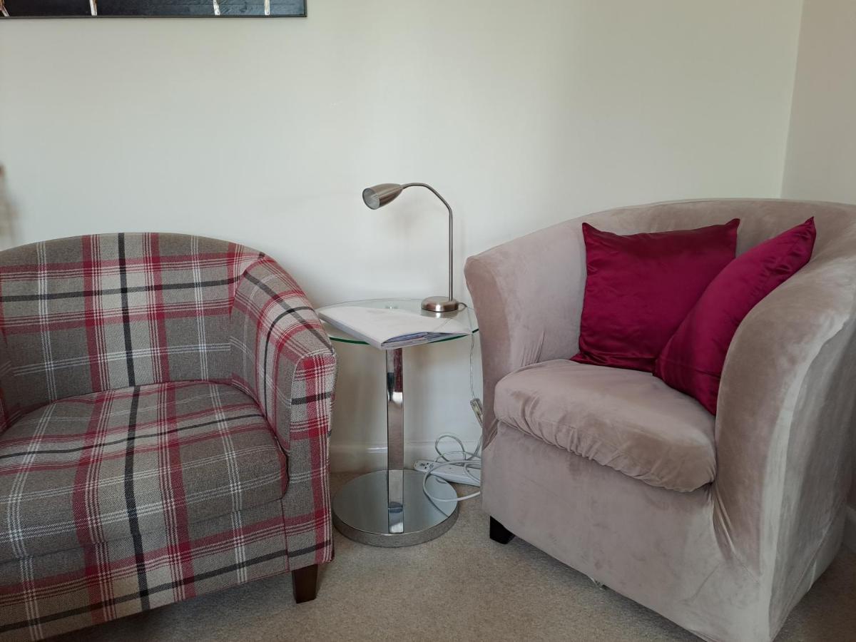 Quiet comfortable Patcham studio Free parking Hallway shared with host - Housity