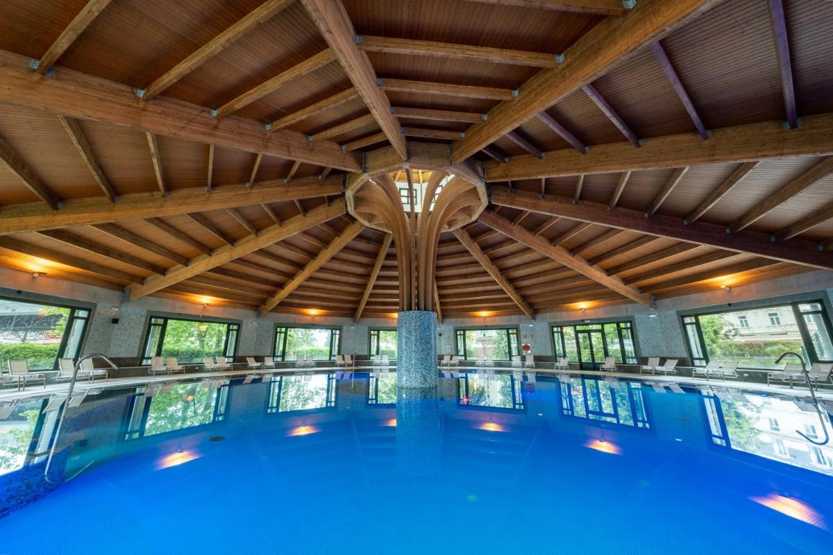 Piscina en o cerca de Castilla Termal Solares