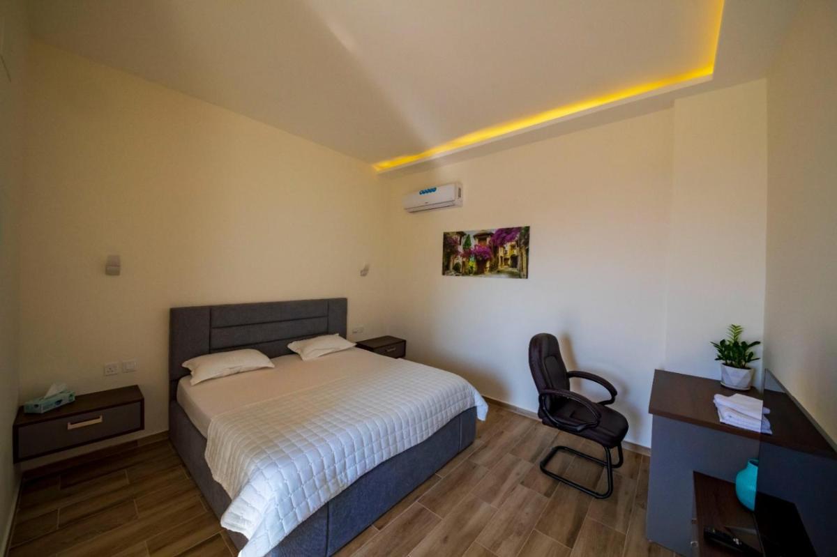 AQABA PRO DIVERS - Housity