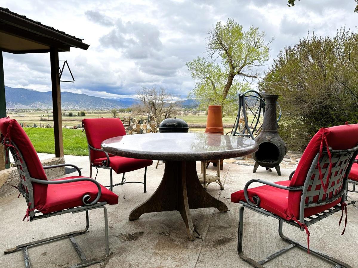 Private Retreat on Working Horse and Cattle Ranch - Housity