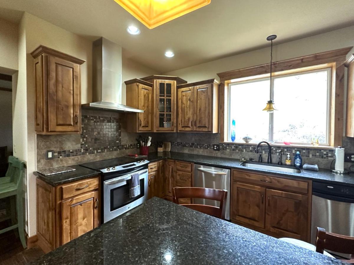 Private Retreat on Working Horse and Cattle Ranch - Housity