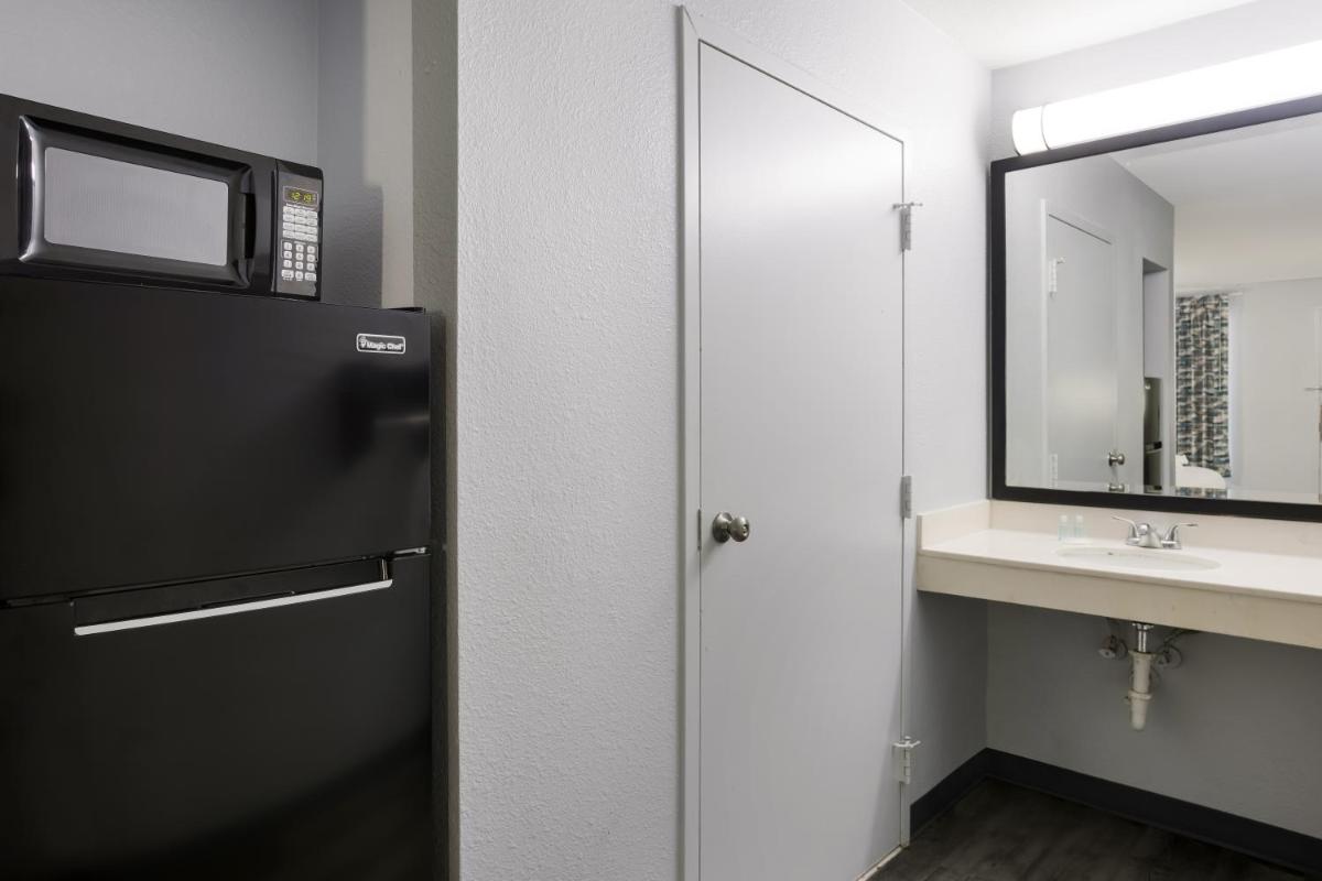 Suburban Studios Hinesville - Fort Stewart Area - Housity