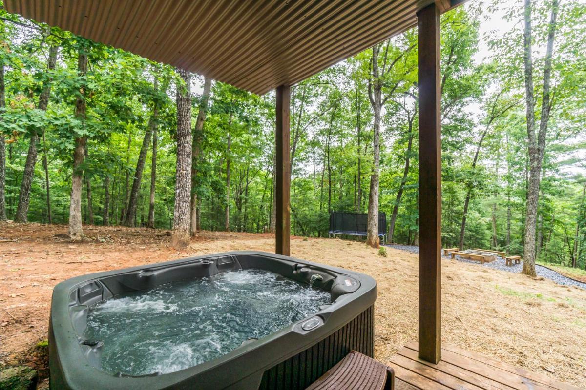 New Listing! Two Houses - Sleeps 20 - Housity
