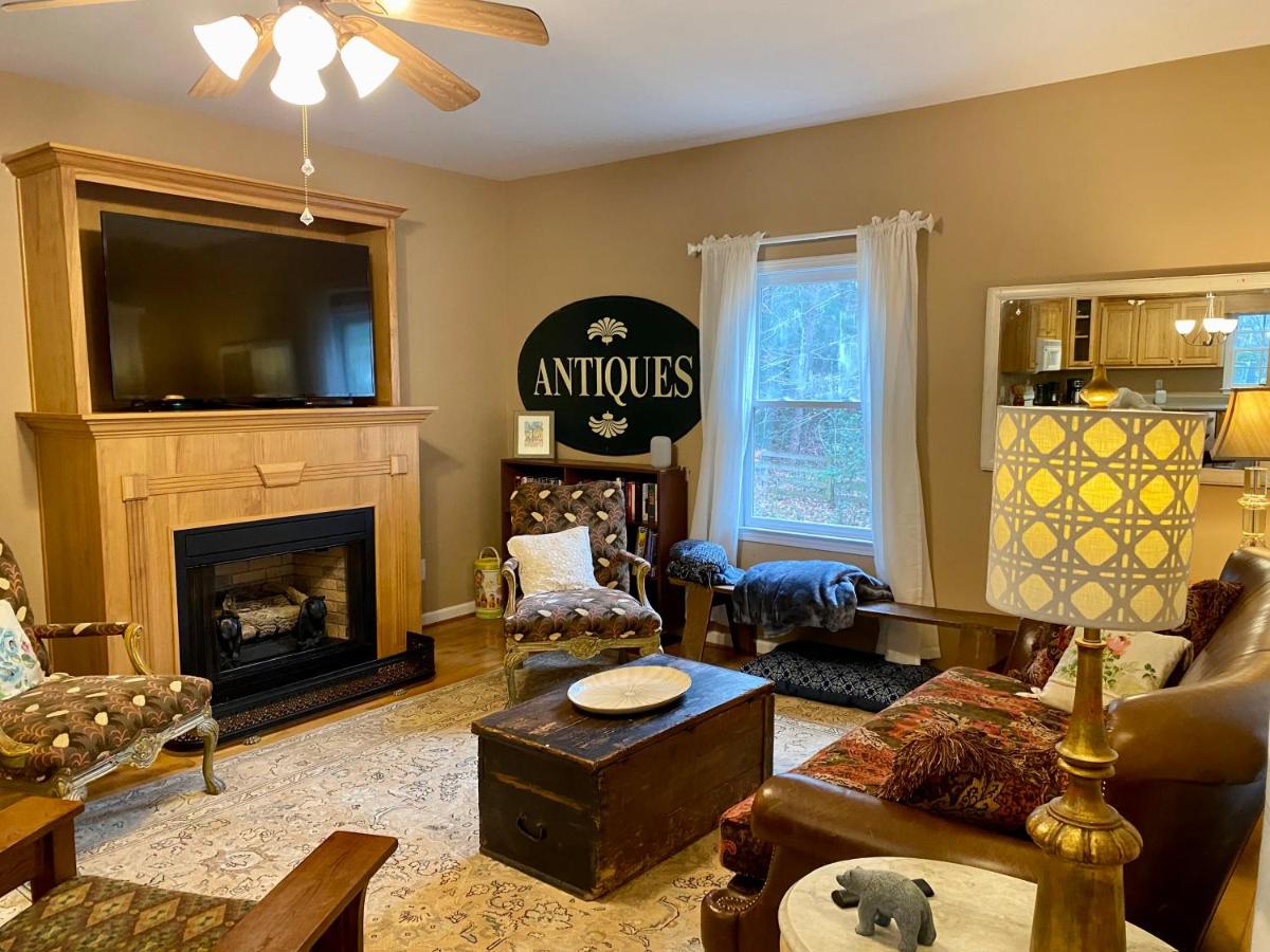 New Listing! Two Houses - Sleeps 20 - Housity