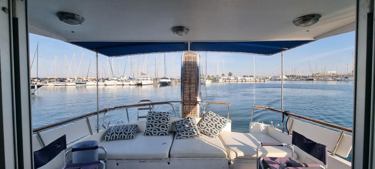 Spacious and cozy boat house in Barcelona - Housity