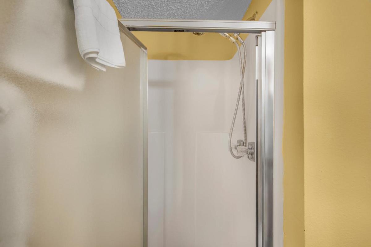 Las Palmas 207 by Vacation Homes Collection - Housity