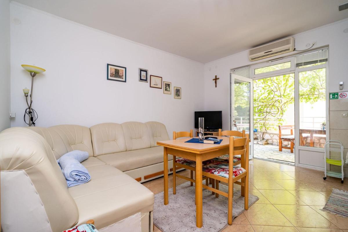 Apartment Zuljana 10233a - Housity