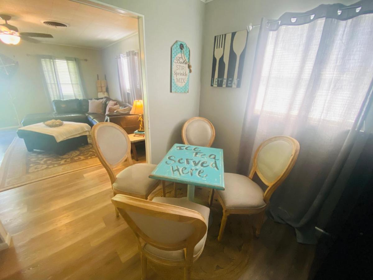 Pecan St. Parlor Haus Downtown Bandera, TX - Housity