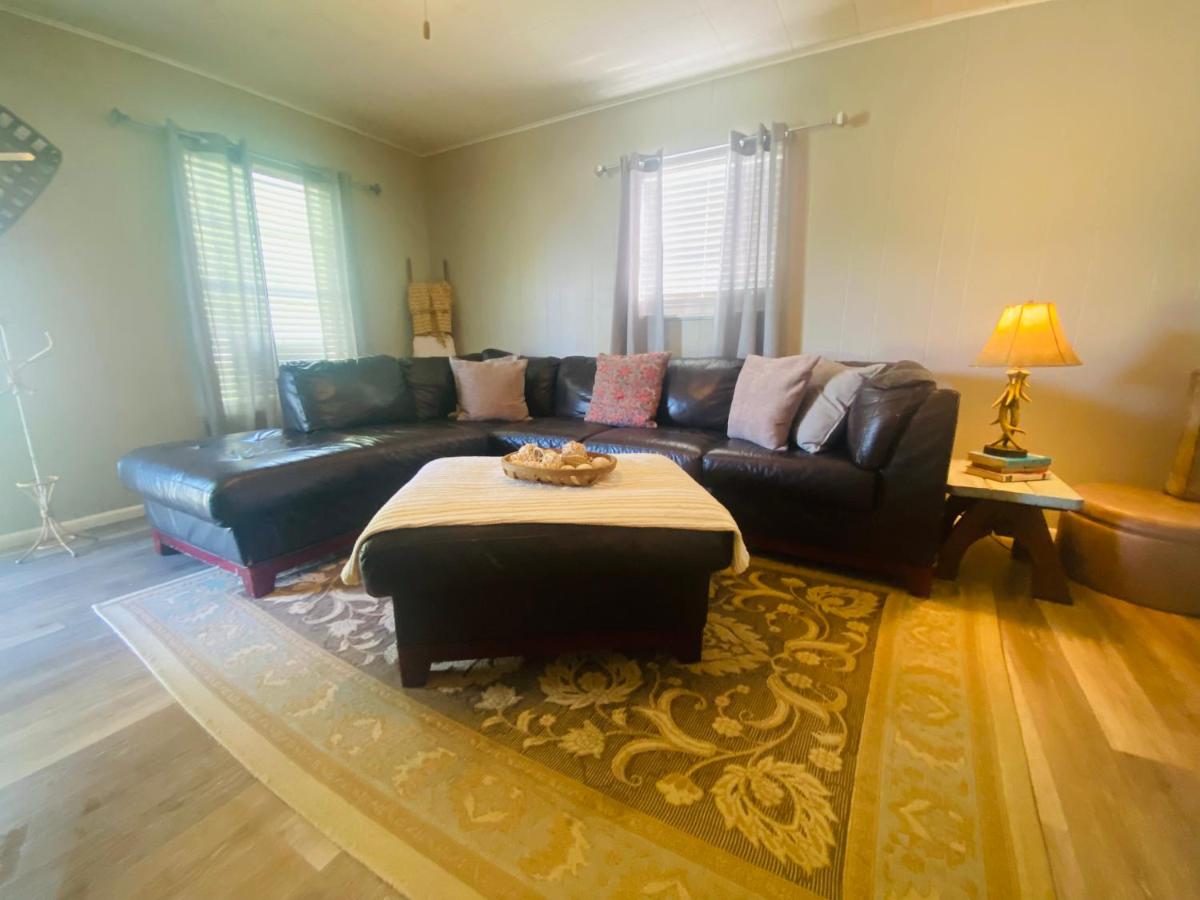 Pecan St. Parlor Haus Downtown Bandera, TX - Housity