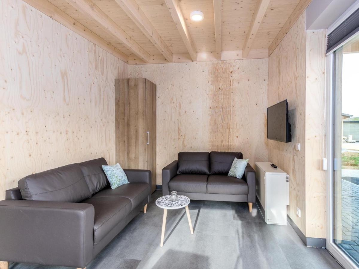 Ferienbungalows nahe Kronenburger See mit Terrasse - Housity