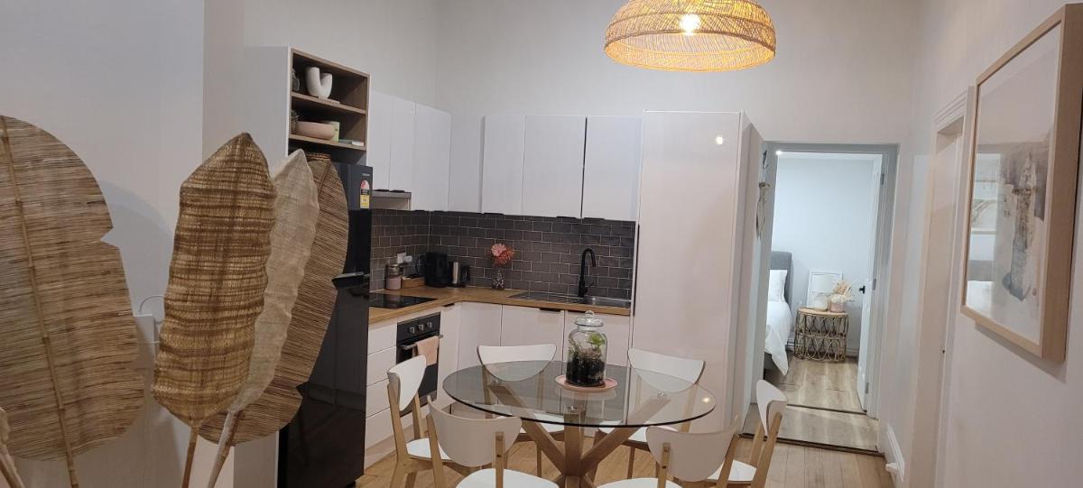 Boutique Beach House in the HEART of St. Kilda - Housity